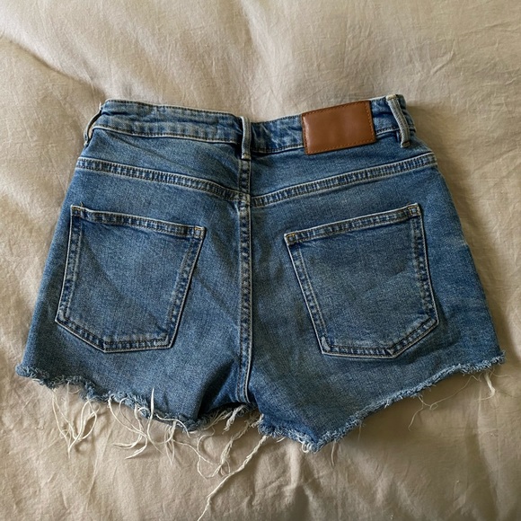 H&M denim shorts - Picture 1 of 3